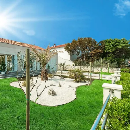 Vila Casa Nova Near Queen Beach- By Ta Leut Agency *