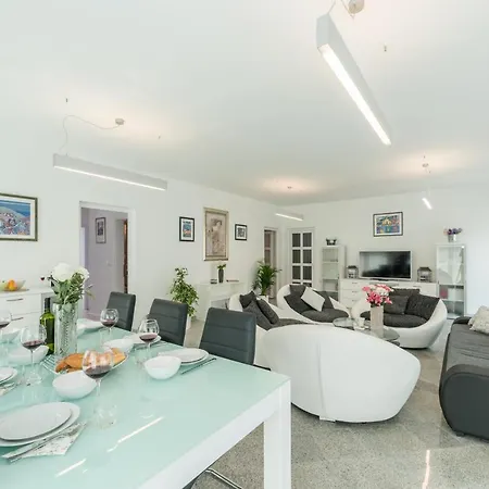 Casa Nova Near Queen Beach- By Ta Leut Agency Villa