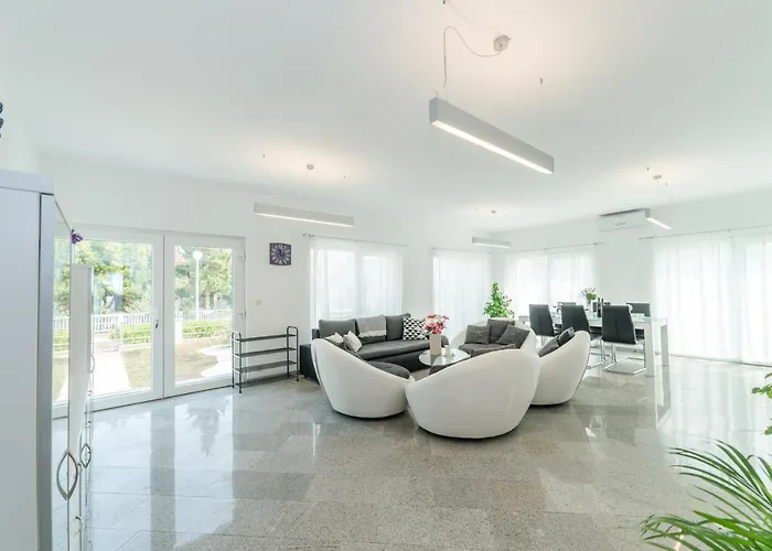 Villa Casa Nova Near Queen Beach- By Ta Leut Agency