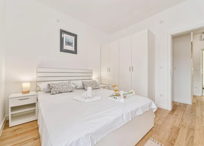 Casa Nova Near Queen Beach- By Ta Leut Agency Privlaka (Zadar)