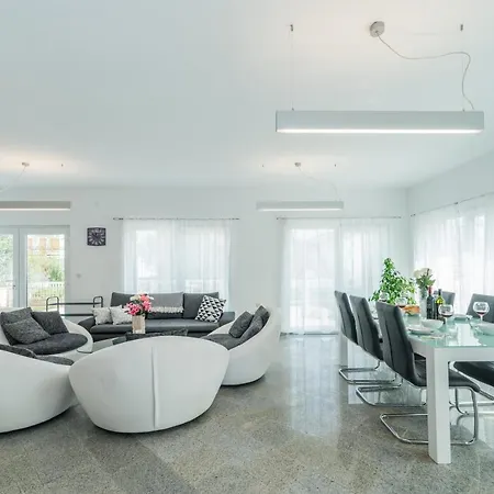 Casa Nova Near Queen Beach- By Ta Leut Agency Villa *