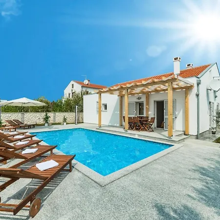 Casa Nova Near Queen Beach- By Ta Leut Agency
