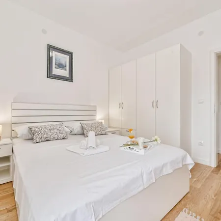 Casa Nova Near Queen Beach- By Ta Leut Agency Privlaka (Zadar)