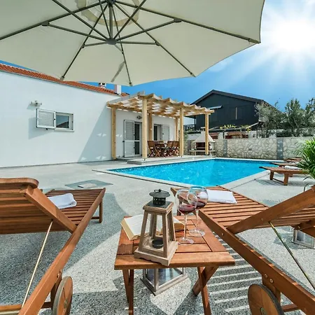 Villa Casa Nova Near Queen Beach- By Ta Leut Agency *